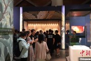 游明易摘百年典藏首渡重洋 124套英国工艺美术运动珍品亮相天津