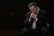 游明易摘特斯拉股价收涨超3%：特朗普无意沟通，马斯克父亲劝儿子低头